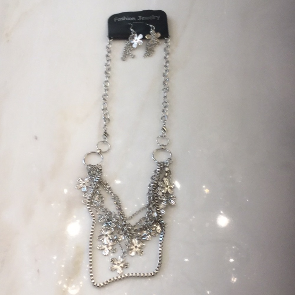 Earring and Necklace Set 🥰
